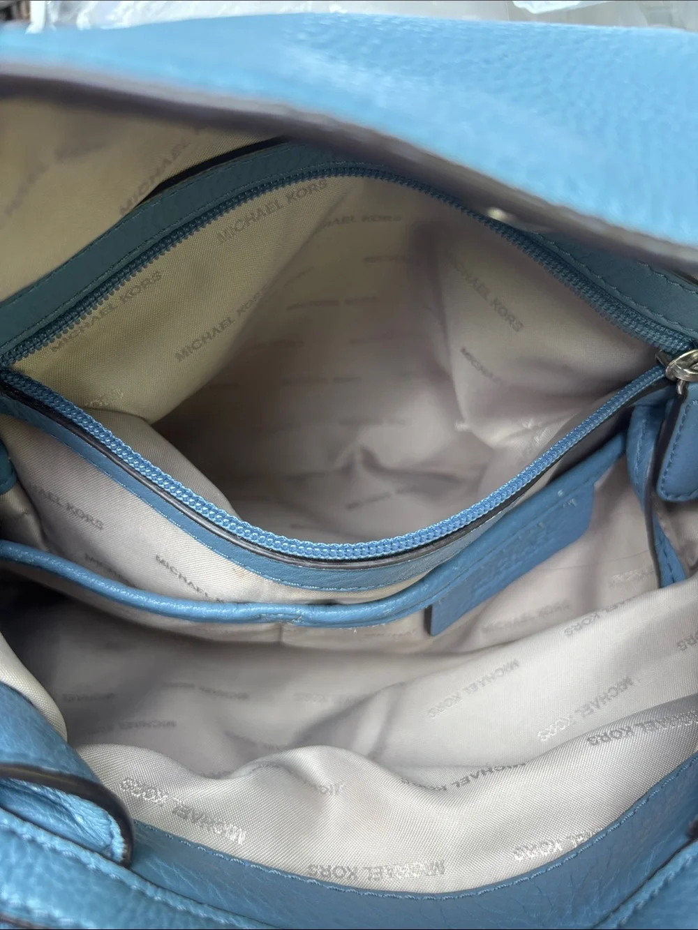Michael Kors Blue Pebbled Leather Bag Beautiful 🤩 Dustbag included.